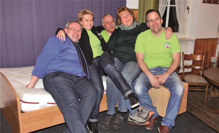 Die Darsteller der Komödie freuen sich auf viele Besucher (v.li.): Harald Lohmer, Maria Grohs, Monika Schäfer, Günter Grohs und Jan Hoffmann. STEIN