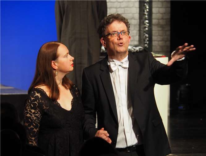 Die Darsteller/innen begeistertendas Publikum mit ihrem schauspielerischen Können.