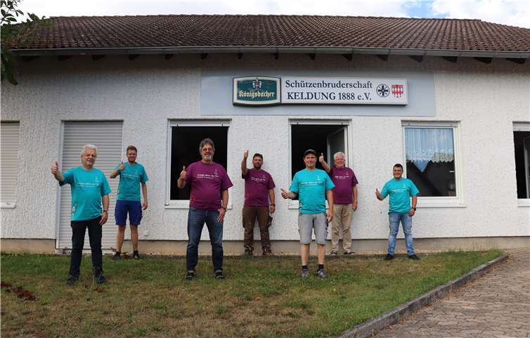 Die Deckenverkleidung mit Lärmschutz konnte durch des Einsatzes freiwilliger Helfer erneuert werden. Foto: privat