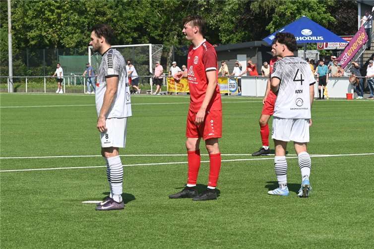 Die Defensive des SV Eintracht Mendig (links Pascal Zimmer, rechts Michael Koch) ließ auch in Daleiden nur wenig anbrennen.  Foto: SK