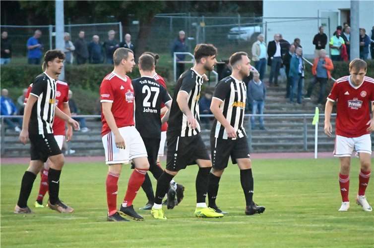 Die Defensive des TuS Mayen um Tim Krechel und Tim Oliver Gilles ließ auch gegen die SG Vordereifel Laubach nichts zu. Foto: SK