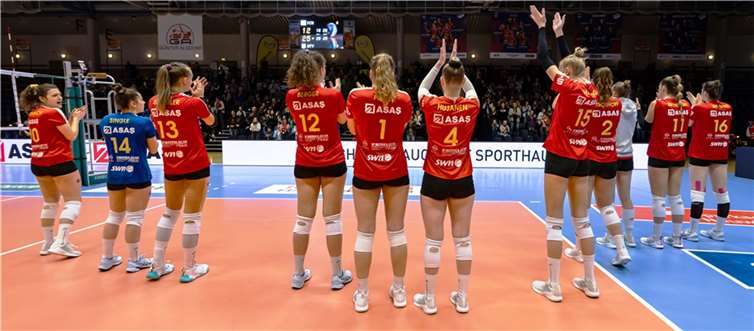 Die Deichstadtvolleys wollen sich von ihren Fans verabschieden.  Foto: Tobias Jenatschek
