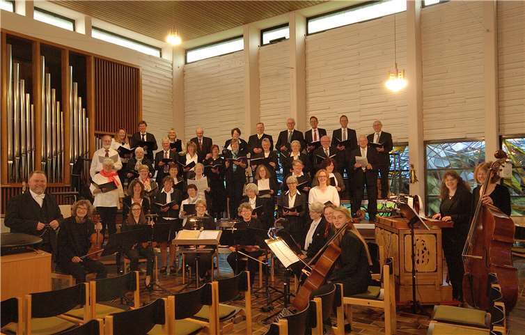 Die DekanatsKantorei Montabaur am Sonntag Kantate mit einem Streichorchester in der Evangelischen Lutherkirche Montabaur unter der Leitung von Dekanatskantor Jens Schawaller (Dipl.-A). Foto: privat