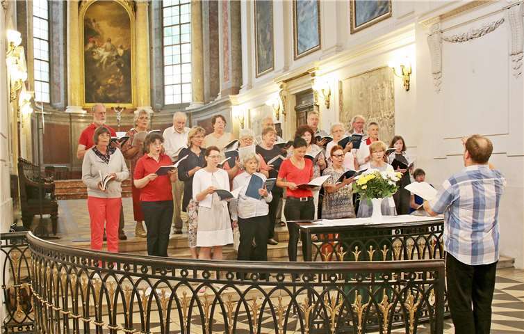 Die Dekanatskantorei Montabaur in der Leipziger Nicolaikirche unter der Leitung von Dekanatskantor Jens Schawaller. Rita Steindorf
