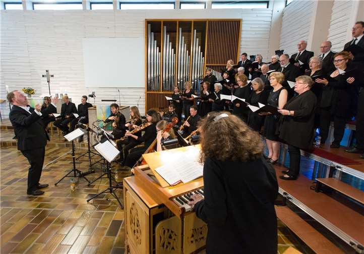 Die Dekanatskantorei Montabaur und die Cappella Taboris laden beide unter der bewährten Leitung von Dekanatskantor Jens Schawaller zu einem Karfreitagskonzert ein. Foto: privat