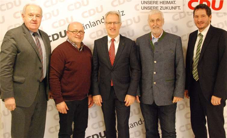 Die Delegierten aus dem Wahlkreis 10, die die Landesliste der CDU für die Landtagswahl mit aufstellten: (v.l.n.r.) Bernhard Wiemer, Martin Meyen, Josef Dötsch, Paul Schmidt, Michael Helbach. privat
