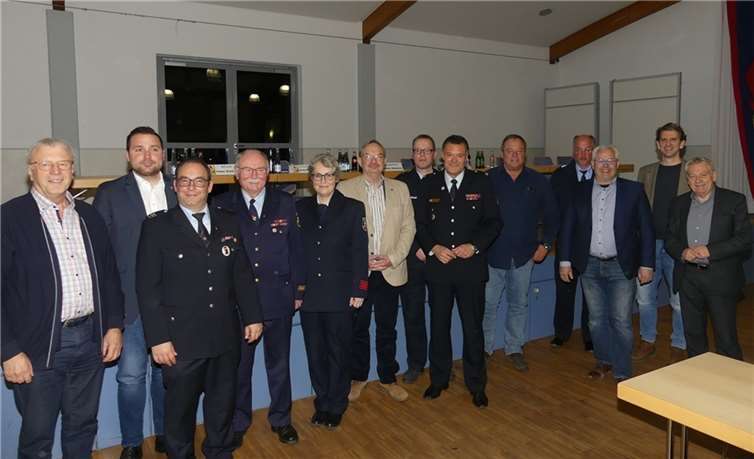 Die Delegiertenversammlung des Kreisjugendfeuerwehrverbandes fand mit Ehrengästen in der Binninger Rosentalhalle statt. Fotos: TE