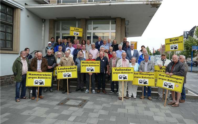 Die Demo vor dem Bahnhof in Neuwied. privat