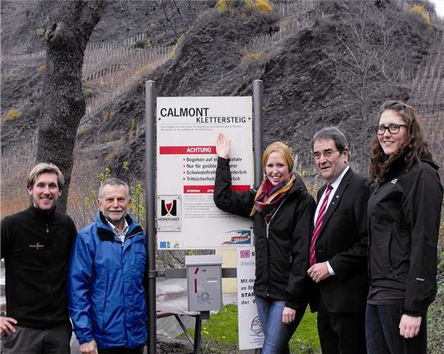 Die Deutsche Weinkönigin Julia Bertram erkundete den Calmont Klettersteig. privat