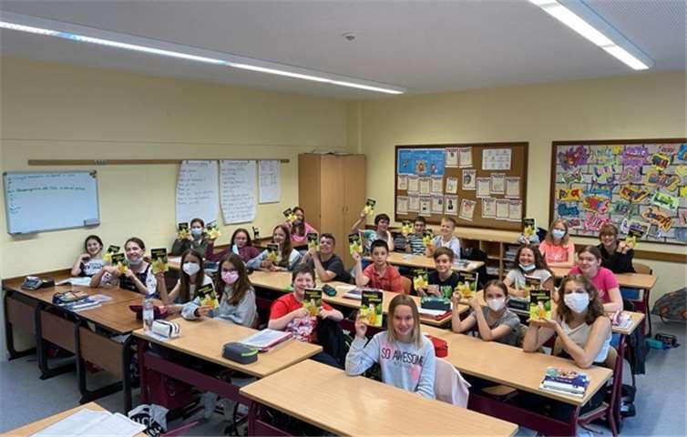 Die Deutschlehrerinnen entschieden sich, die Lektüre „Vernetzt gehetzt“ zu lesen. Foto: privat