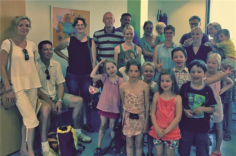 Die Diabetes-Kinder Julia, Helena, Lina, Henri, Mira, Daniel und Ole werden von ihren Eltern und Geschwistern abgeholt. Das Seminar mit den Diabetesberatern Eva Meurer und Thorsten Klaes war ein voller Erfolg.privat