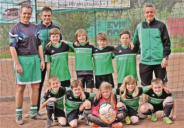 Die Dieblicher F-Jugend mit ihren Trainern.Michael Wald