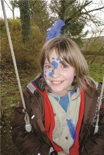 Die Dieblicher Pfadfinder bemalten sich gegenseitig mit den Stammesfarben und bauten Tipis.Privat