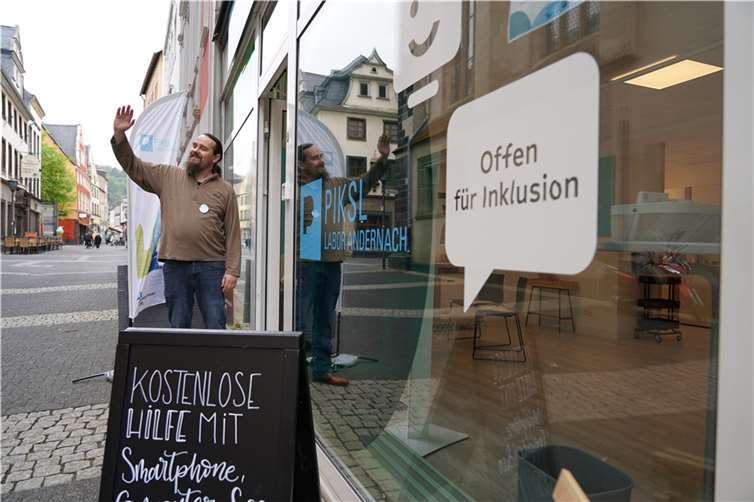 Die Digital-Lotsen laden am 26. Juni herzlich ins PIKSL Labor Andernach ein, wo ein abwechslungsreiches Programm zu digitalen Themen wartet. Foto: Barmherzige Brüder Saffig