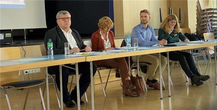 Die Digitalisierung ist eines der beherrschenden Themen in den Schulen in Trägerschaft des Landkreises Neuwied. Auch in der jüngsten Sitzung des Schulträgerausschusses nahm dieses Thema den größten Raum ein.Foto: Kreisverwaltung Neuwied