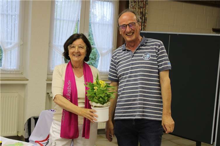 Die Diözesanseelsorgerin im Diözesanverband der KAB Trier, Frau Anne Basten und Vorsitzender des KAB OV Reifferscheid-Rodder, Herr Peter Kaiser.  Foto: KABOVRR©RitaKaiser