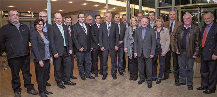 Die Direktkandidaten der Rheinbacher CDU in der Reihenfolge der 18 Wahlbezirke (v. l.): Wahlkreis 1 Winfried Weingartz, Wahlkreis 2 Silke Josten-Schneider, Wahlkreis 3 Erich Scharrenbroich, Wahlkreis 4 Joachim Schneider, Wahlkreis 5 Markus Pütz, Wahlkreis 6 Oliver Baron, Wahlkreis 7 Claus Wehage, Wahlkreis 8 David Maaß, Bürgermeisterkandidat Stefan Raetz, Wahlkreis 10 Ulrich Sander, Wahlkreis 11 Andreas Gebert, Wahlkreis 12 Dagmar Specht, Wahlkreis 13 Kurt Brozio, Wahlkreis 14 Fred Bongartz, Wahlkreis 15 Georg Schragen, Wahlkreis 16 Ilka Rick, Wahlkreis 17 Axel Wilcke und Wahlkreis 18 Klaus Beer und Wahlkreis 9 Bernd Beißel. VJ