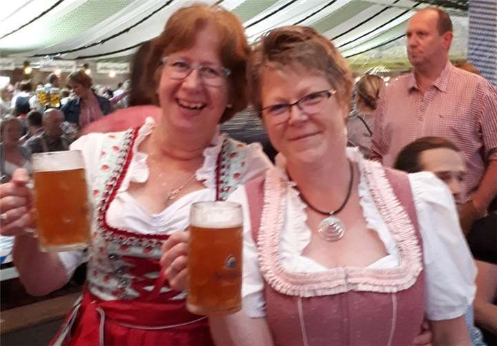 Die Dirndl passen schon mal.Foto: privat