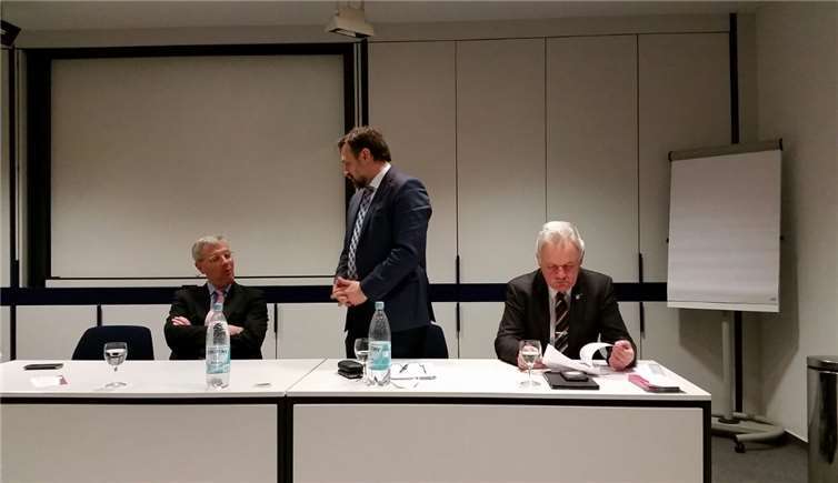 Die Diskussion dauerte bis in die späten Abendstunden an. Privat