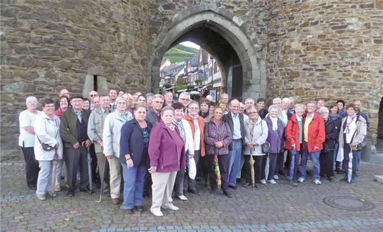 Die Döttesfelder Senioren lernten bei einer Stadtführung Ahrweiler kennen. privat