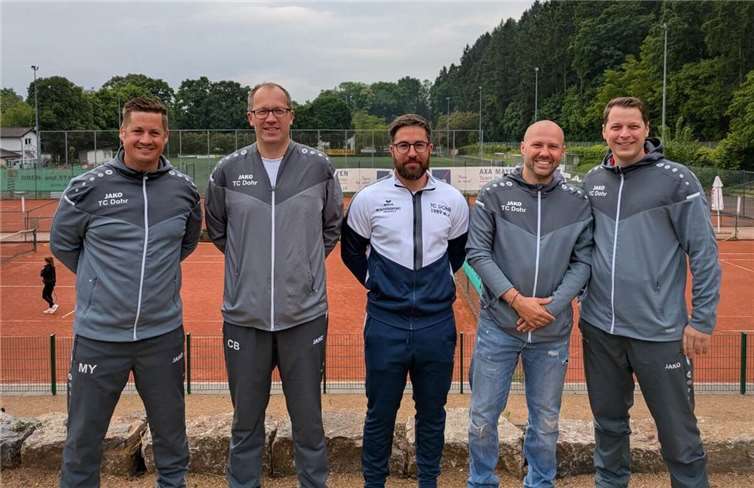 Die Dohrer Mannschaft vor ihrem Sieg in Mayen: v.li. Manuel Meyer, Christoph Braun, Tobias Adams, Marc Gilles und Stefan Pötz. Foto: TC Dohr