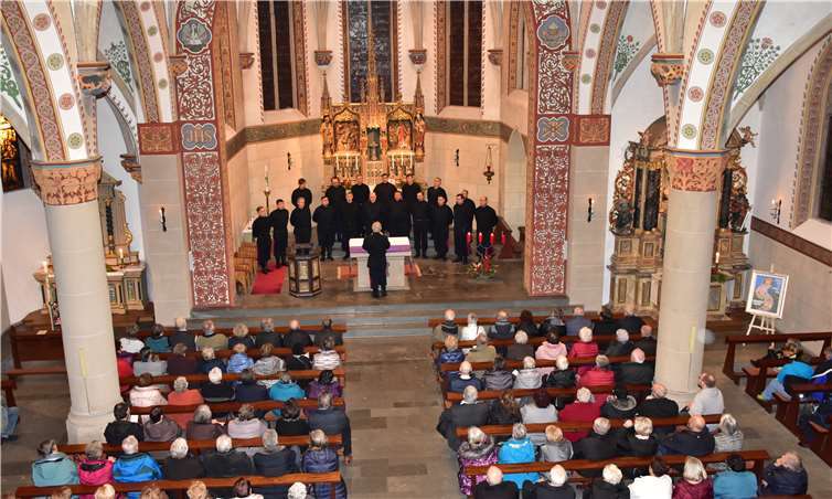 Die Don Kosaken gastierten in der Oberfeller Pfarrkirche.Foto: Jürgen Sabel