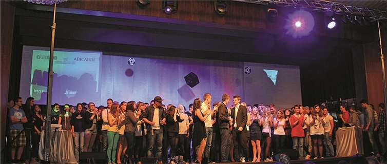 Die Doppeljahrgänge des städtisches Gymnasium Rheinbach feierten ihre traditionelle Abi-Show in der Stadthalle Rheinbach.Privat