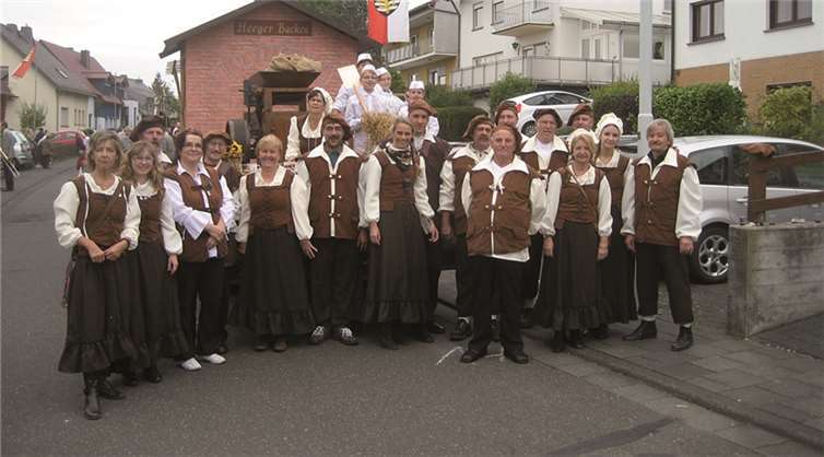 Die Dorfgemeinschaft Heeg hatte wieder viel Spaß beim Winzerfest-Umzug in Dattenberg.privat
