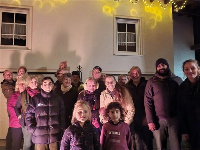 Die Dorfgemeinschaft Heeg verlebte beim alljährlichen Adventsgrillen ein paar gemütliche Stunden bei leckerem Essen und Glühwein.