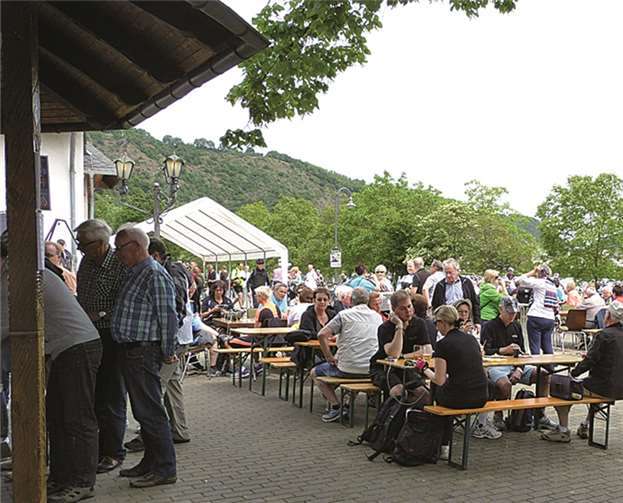 Die Dorfgemeinschaft Kattenes feierte mit vielen Gästen und Radfahrern ein schönes Dorffest. privat