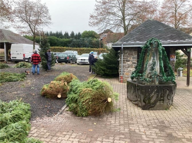Die Dorfgemeinschaft Ruitsch bereitet das Dorf auch in diesem Jahr auf die Vorweihnachtszeit vor und schmückt es festlich. Foto: privat