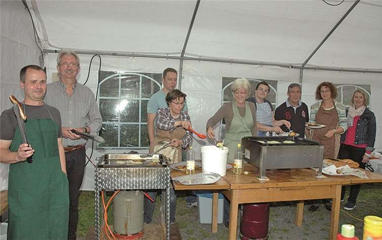 Die Dorfgemeinschaft hatte sich gerüstet, sie war bereit, die Gäste zu empfangen.UM