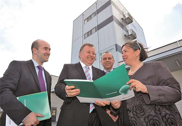 Die Dr. Eckel GmbH steht für Wachstum im Gewerbegebiet Brohltal-Ost: Dr. Antje Eckel (v. r.) mit Johannes Bell, Dr. Jürgen Pföhler und Tino Hackenbruch. privat