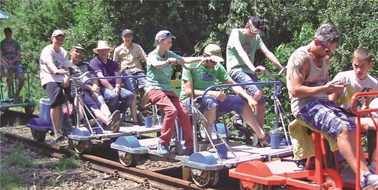 Die Draisinentour durchs Glantal am Vater-Sohn-Wochenende des VMB bereitete allen viel Spaß.privat