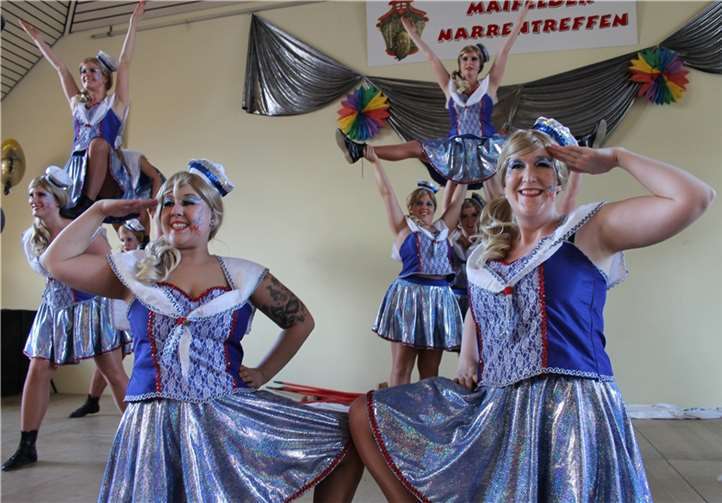 Die „Dreamgirls“ aus Welling nahmen in ihrem Tanzvortrag das Saalpublikum mit auf hohe See.