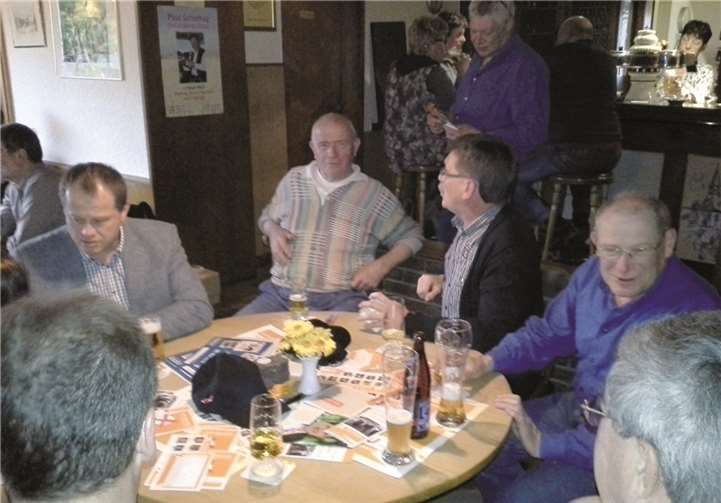 Die Dreckenacher diskutierten mit den CDU-Kandidaten.privat