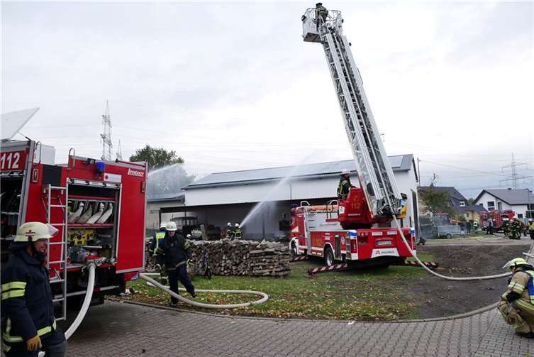 Die Drehleiter der Feuerwehr Andernach im Einsatz. Foto: HBM Oliver Becker