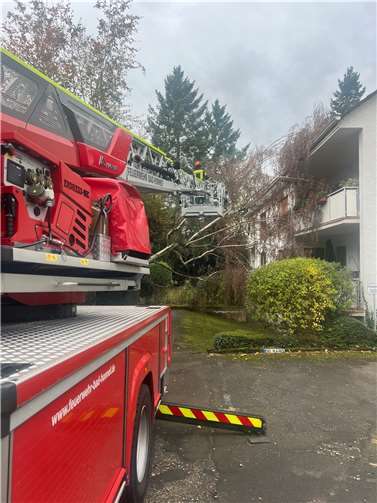 Die Drehleiter im Einsatz.