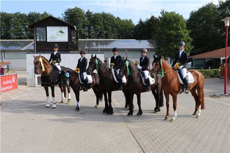 Die Dressurmanschaft des Reitvereins Montabaur-Horessen zeigten starke Leistungen.  Foto: RV Montabaur - Horressen