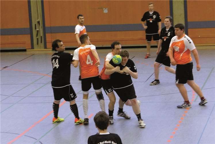 Die Dritte Mannschaft des SV Rot-Weiß Merl spielte gegen den HSV in Bockeroth 2. privat