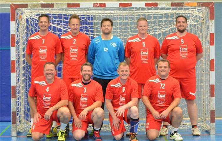 Die Dritte Mannschaft des TSB, vorne: Jarek Byzcek, Marc Veermann, Frank Flöck, Ingo Flöck; hinten: Tobias Möllney, Gerhard Wingender, Michael Bermel, Frank Hahn und David Pommer. Privat