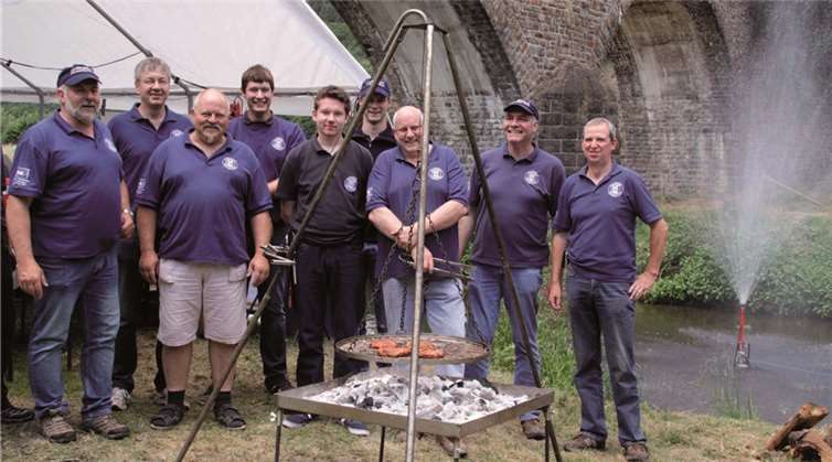 Die Dümpelfelder Feuerwehr bot erneut ein tolles Mitsommernachtsfest am Pumpenhäuschen. SES