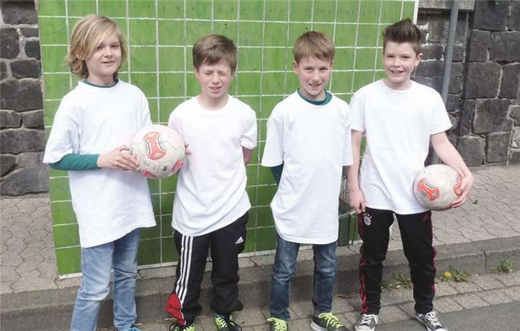 Die E-1 Jugend der SG Eintracht Mendig Bell überwachte fachkundig das Torwandschießen.