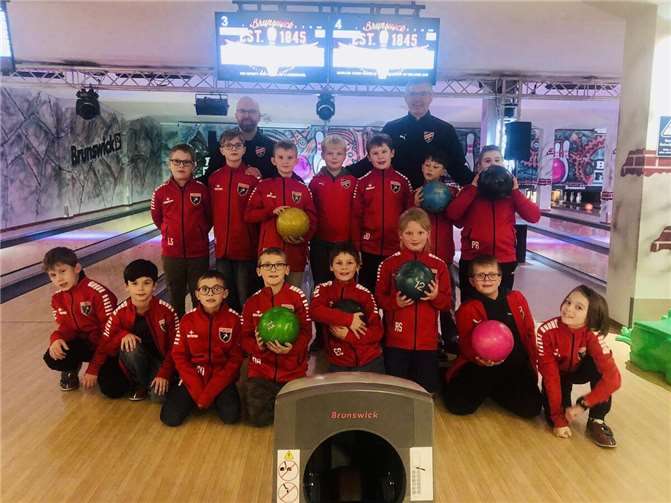 Die E-1 Junioren beim Bowling. Quelle: JSG Ahrtal