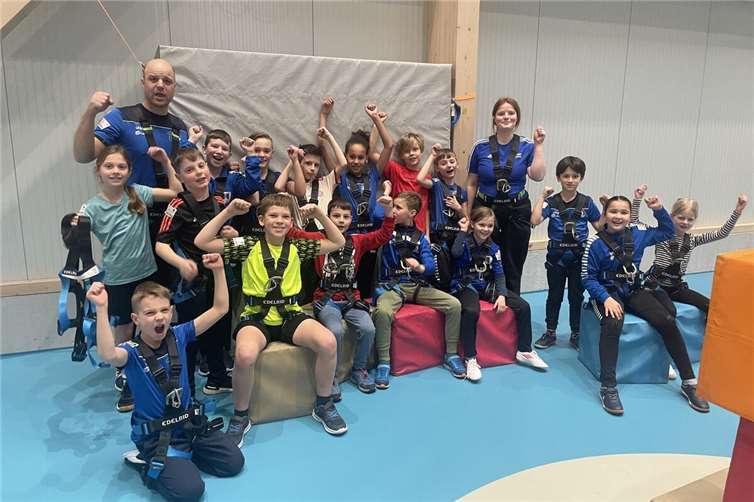 Die E 2-Junioren besuchten das „Freiraum-Basecamp“ in Andernach.  Foto: privat