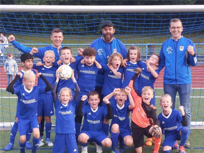 Die E 2-Junioren machten es am Ende spannend beim knappen 3:2-Erfolg. Sie hatten nach Spielschluss Riesenspaß mit diesem Erfolgserlebnis.  Foto: privat