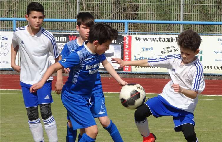 Die E I-Junioren haben es zur Zeit häufig mit übermächtigen Gegnern zu tun. Dennoch investieren sie ihre volle Energie und „lernen trotz der ernüchternden Resultate ständig hinzu“, wie es die Verantwortlichen ausdrücken. Foto: privat