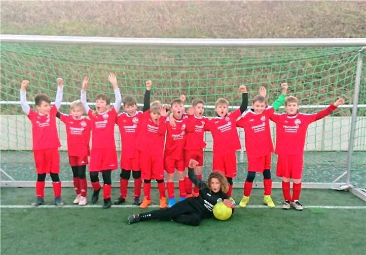 Die E III-Junioren freuten sich über den guten Auftakt in der Wintervorbereitung. Foto: privat