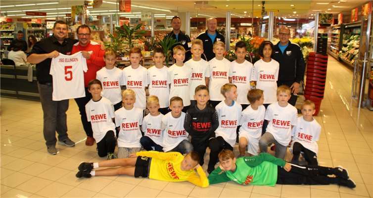 Die E-Jugend 2 freut sich über die neuen Trikots. Foto: privat