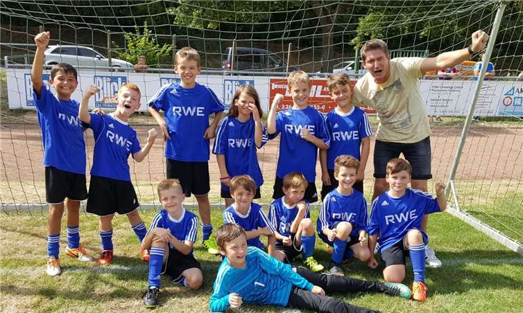 Die E-Jugend-Fußballer der JSG Brohl-Lützing/Gönnersdorf hatten viel zu feiern.privat